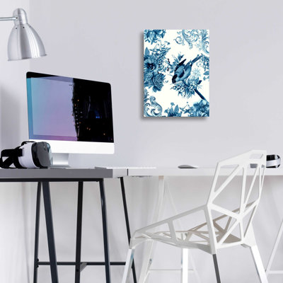 «Bird and Branch in Indigo I» par Naomi McCavitt, art mural en verre acrylique