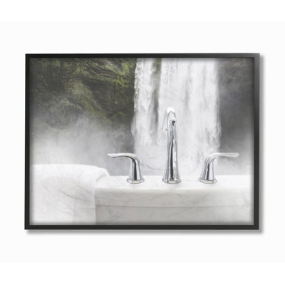 «Waterfall Bath Time Abstract Bathroom» par Milli Villa - reproduction de photo