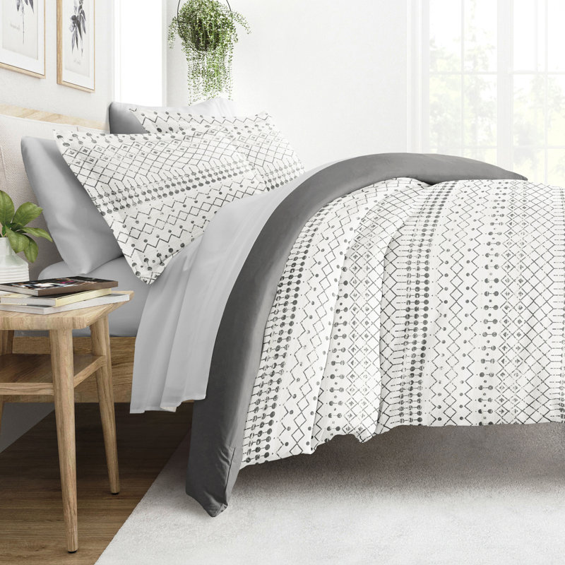 8-Piece Reversible Bedding Bundle - Patterned Duvet Cover, Comforter Insert and Solid Sheet Set, Gray Geometric