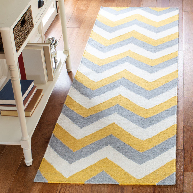 Tapis à chevrons en laine / coton tissé à la main Rodgers en ivoire / or / gris, Tapis de couloir 2 pi 6 po x 8 pi