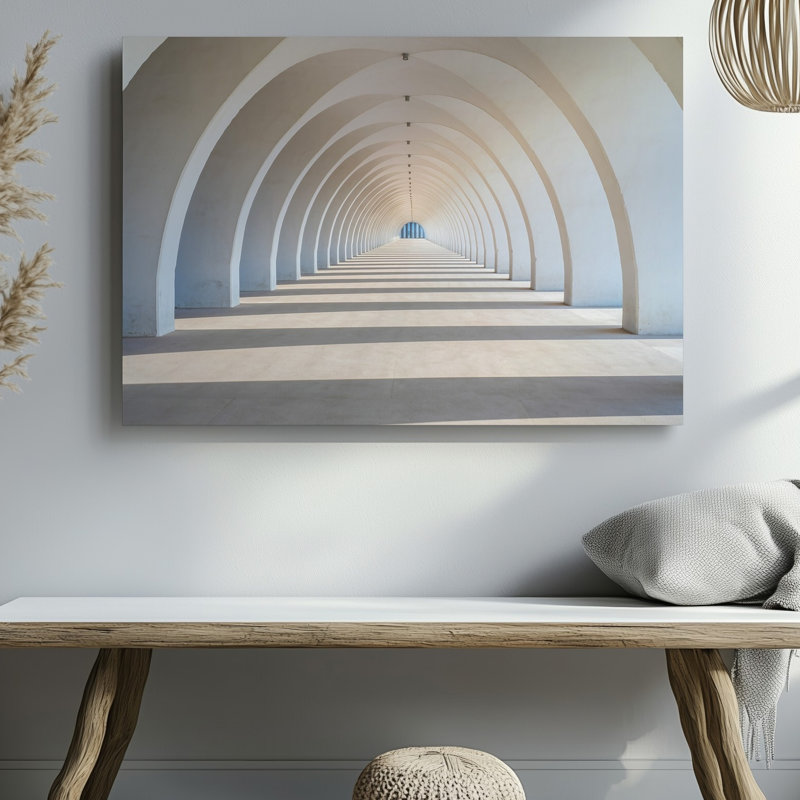 Toile Un couloir architectural serein et minimaliste avec une série d'art mural aux arches blanches élégamment courbées créant un art mural sur toile rythmique