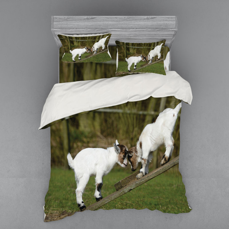 Farmhouse / Country Duvet Cover, Queen Duvet Cover + 3 Additional Pieces
