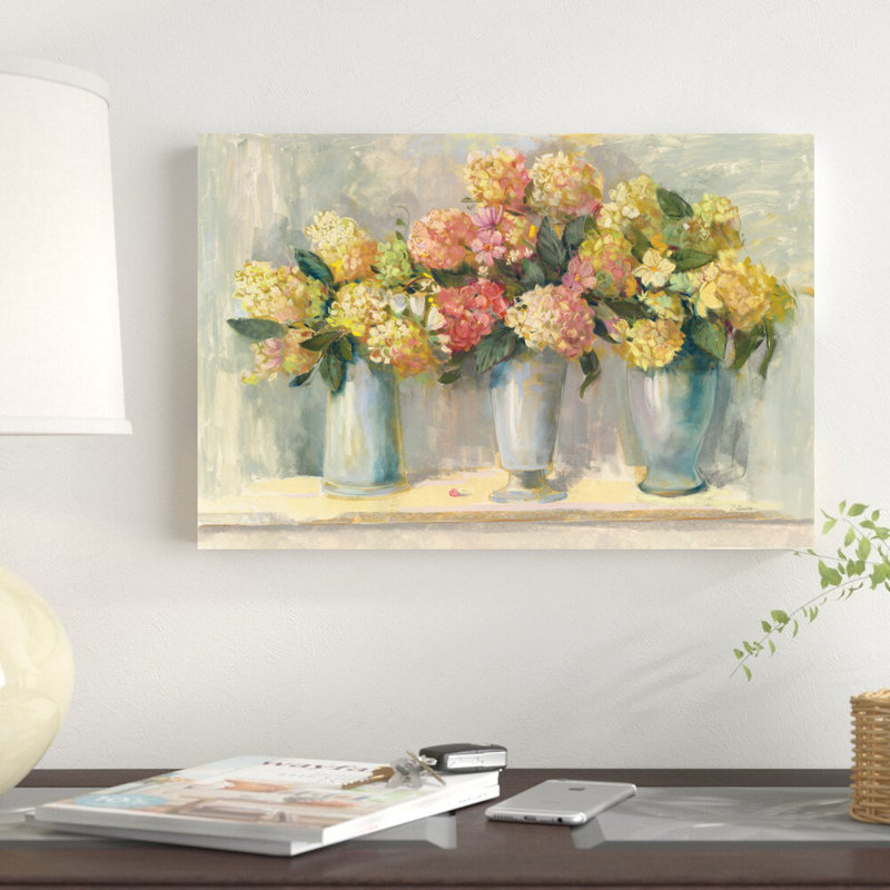 «Ivory and Blush Hydrangea Bouquets» par Carol Rowan, reproduction d'art sur toile tendue, H 12 po x l 18 po