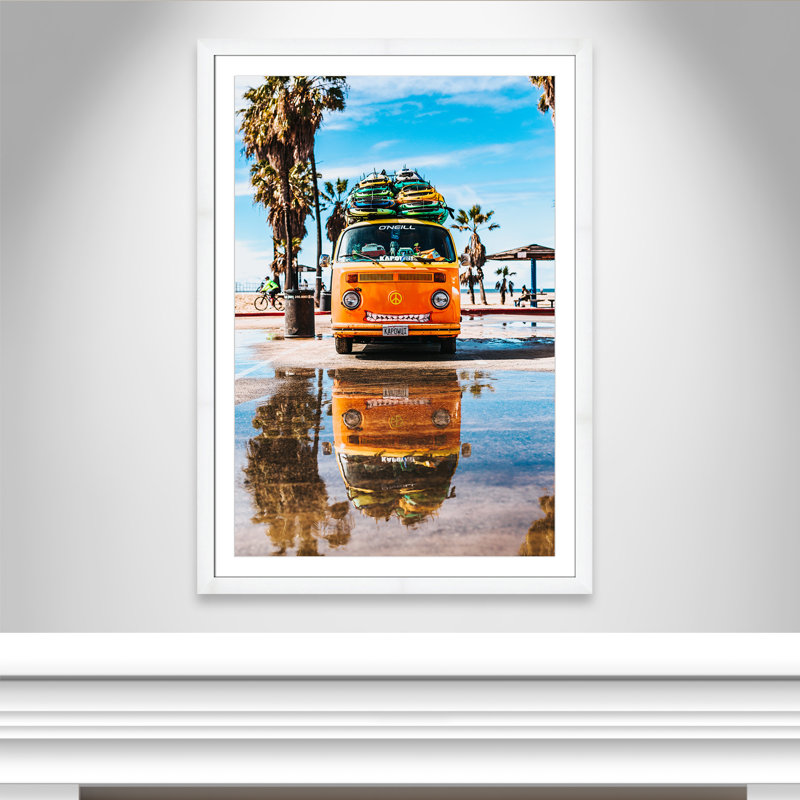 «Coastal Cruiser» par Tyler Nix, H 49 po x l 35 po x P 1,25 po, Encadrement cubique blanc, Blanc mat