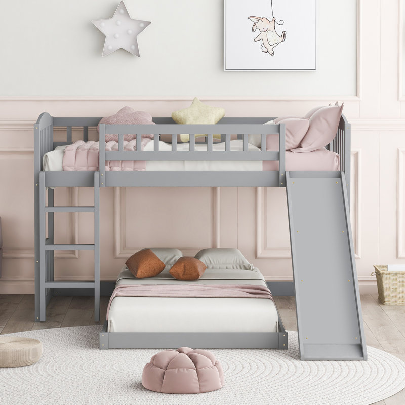 Lit superposé simple au-dessus d'un lit simple avec glissière et échelle, gris