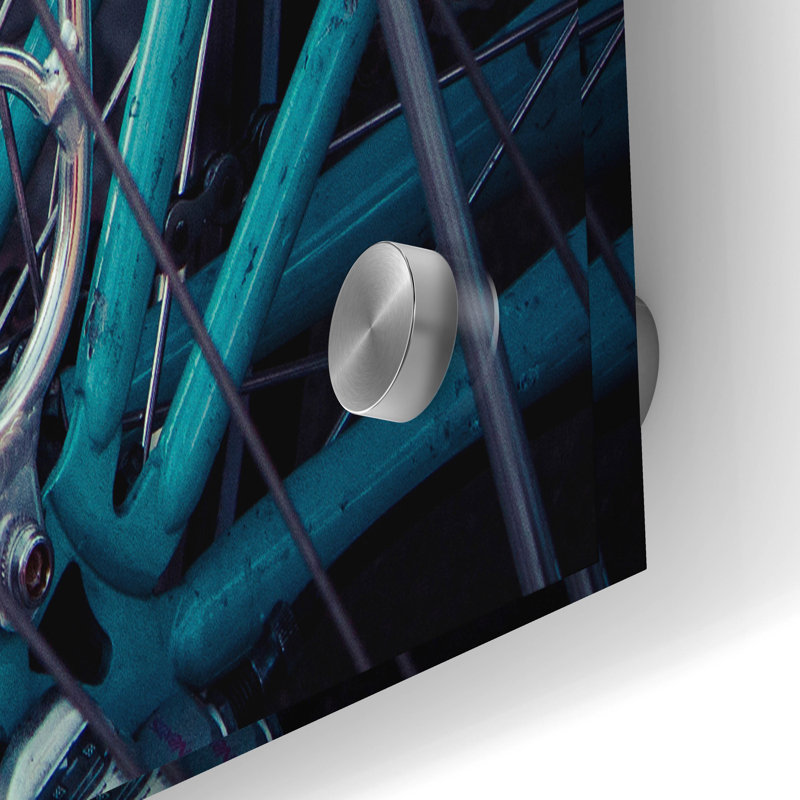 «Bicycle Line Up 2» par Jessica Reiss, art mural en verre acrylique, H 24 po x l 36 po x P 0,2 po