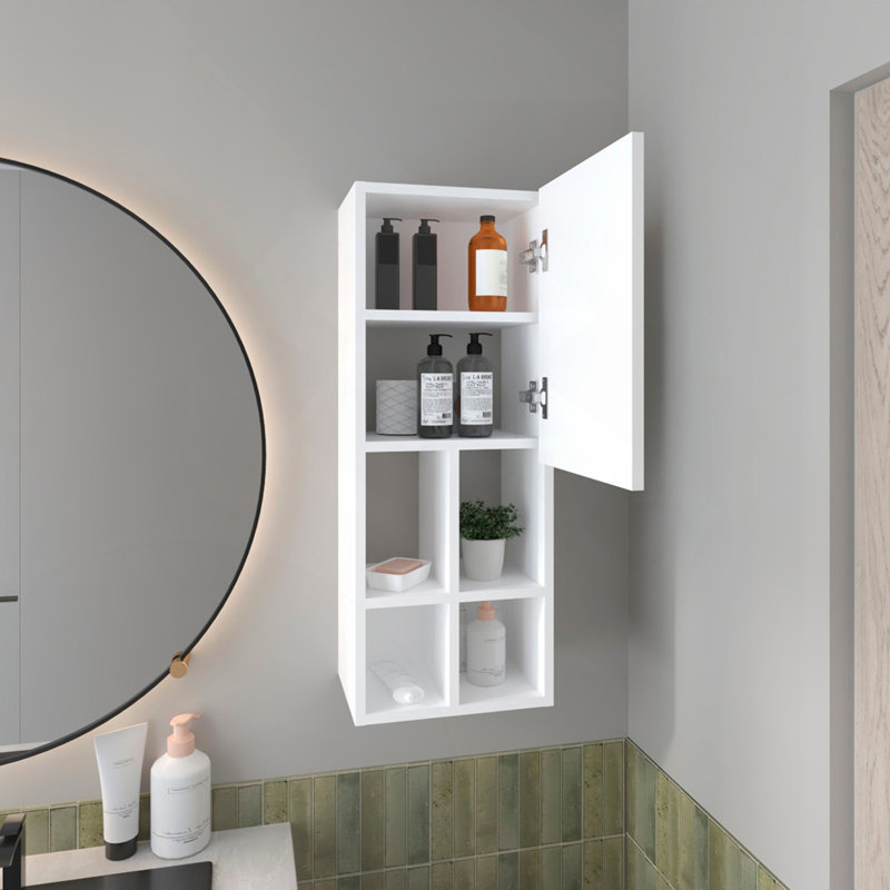 Armoire de salle de bain murale avec porte et 4 tablettes ouvertes, finition blanche.