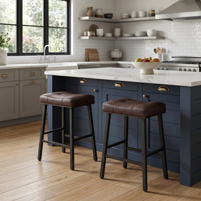 Set of 2 Leather Bar Stools with Curved Saddle Seats for Kitchen Island, Industrial Counter Height Stools with Sturdy Metal Base