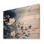 Lilas blanc et bleu sur fond de bois-789852594