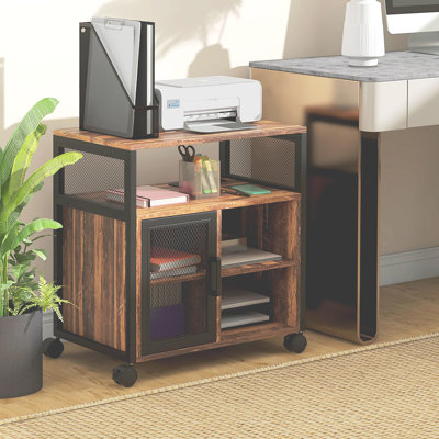 Support pour imprimante avec douille, brun rustique. Rangez les articles de bureau. Roulettes de verrouillage mobiles. Prise de bureau polyvalente, organisée. Tablettes réglables. Roues et freins pour une mobilité stable