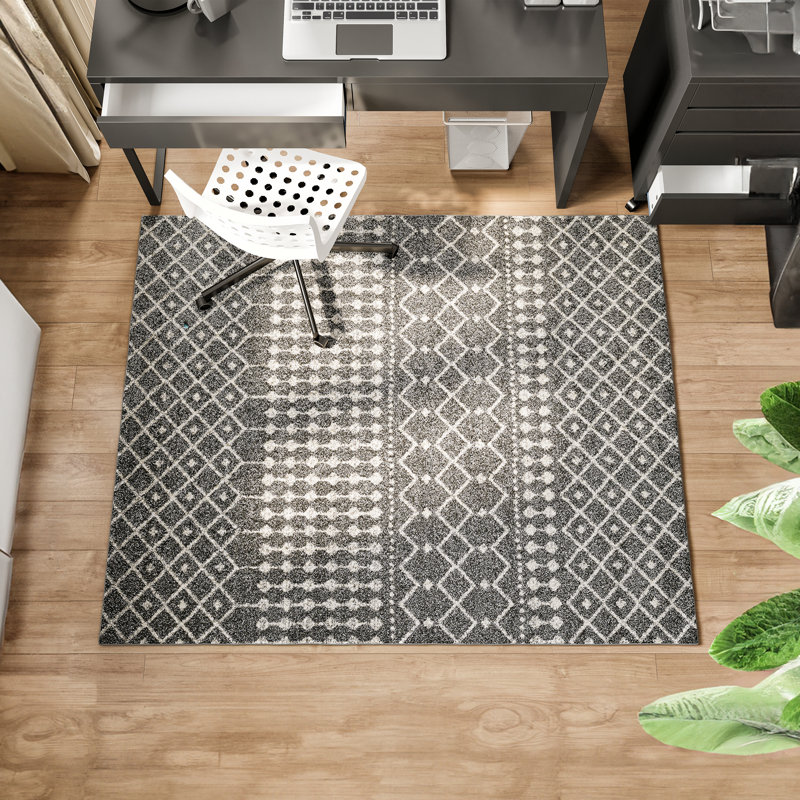 Braided Gray Geometric 5' x 7' Easy Care Synthetic Rug