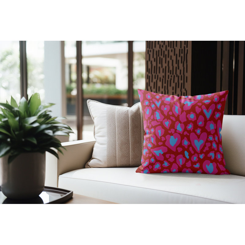 Coussin d'intérieur carré en simili suède à imprimé animal Didi, 16 po x 16 po, Éclat de framboise