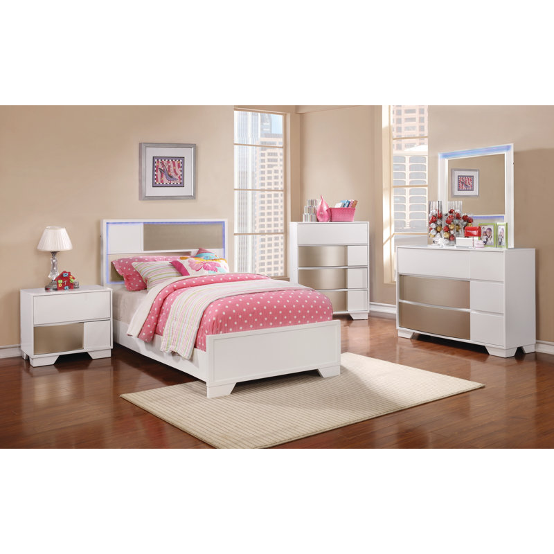 Savannah Standard 7 Piece Bedroom Set