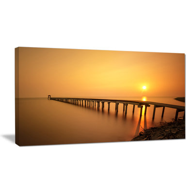 «Old Wooden Pier Long to Evening Sea», reproduction de photo sur toile tendue