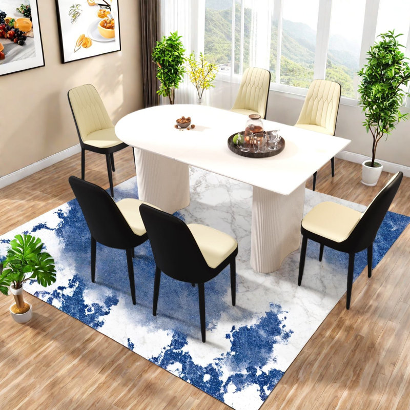 Ensemble de table de salle à manger en MDF crème moderne avec chaises en polyuréthane, idéal pour les réunions de famille