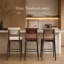 Tabouret de bar et de comptoir rembourré de style milieu du siècle, avec structure en bois massif, dossier incurvé, siège et repose-pieds rembourrés.-674766978-674766989