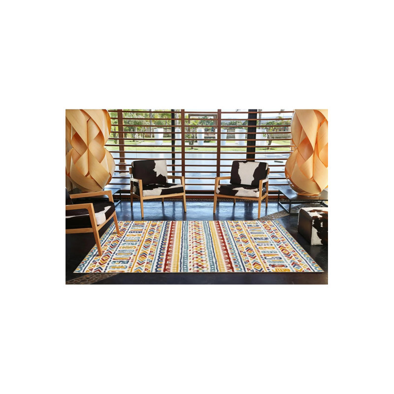 Tapis décoratif triangulaire à motif géométrique rayé crème et rouge, Rectangle 3 pi 4 po x 6 pi 7 po