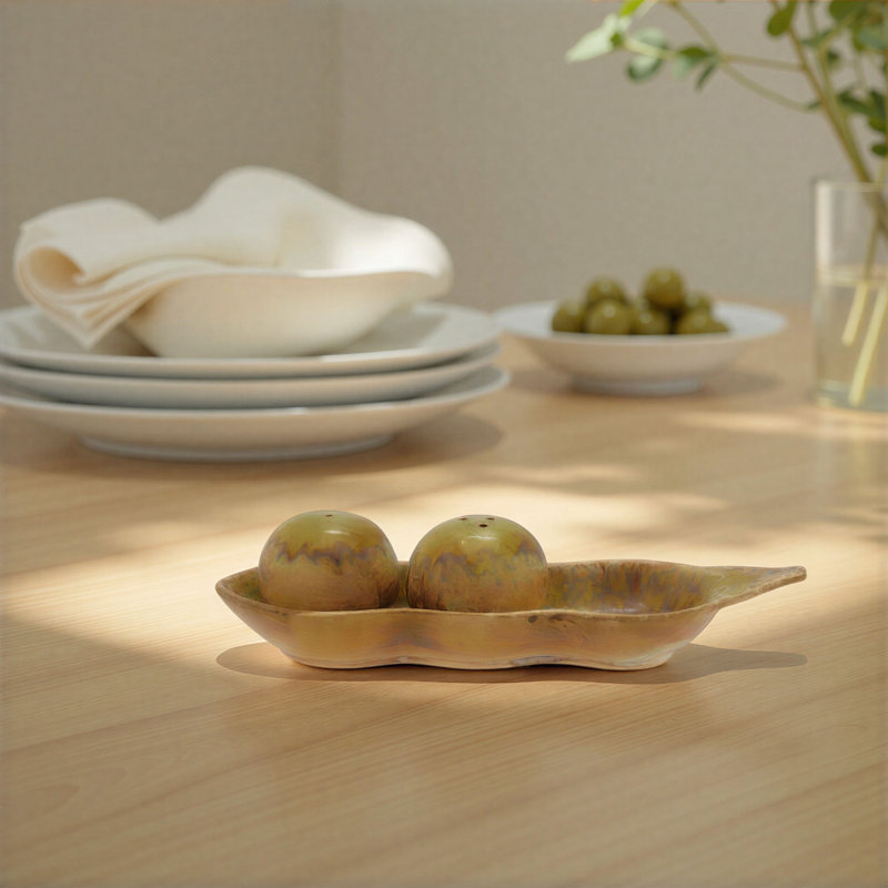 Ensemble salière et poivrière en grès en forme de pois