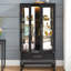 Vitrine éclairée en verre avec tablettes réglables, portes, dossier en miroir, tiroir caché et poignées en métal rétro - système d'éclairage à vin intégré à 2 portes sans tracas