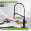Robinets d'évier de cuisine noirs Ruvida, robinets de cuisine commerciaux avec douchette rétractable, robinets d'évier à ressort en acier inoxydable pour or rose Rv + noir mat