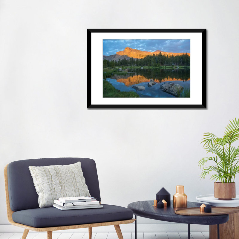 «mountain réfléchis, H 12 po x l 18 po x P 1,5 po, Papier d'art encadré noir