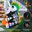 Squelette de licorne tenant une citrouille gonflable