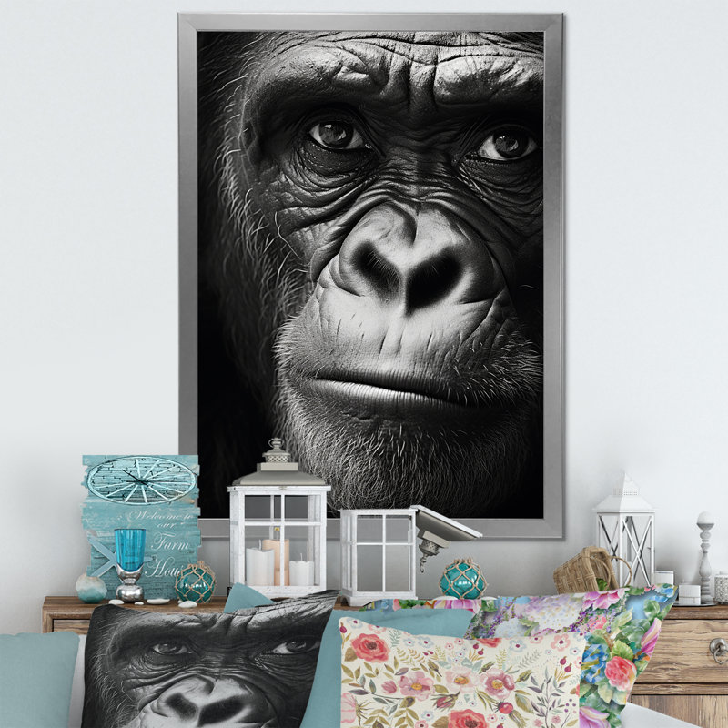 La matriarche gorille sur toile, Cadre simple argenté, H 44 po x l 34 po x P 1,5 po
