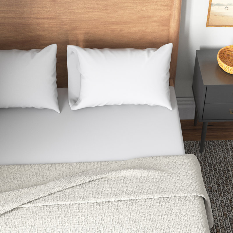 Maverick Ivory Standard Cotton Quilt, King Quilt