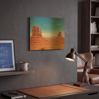 Tableau mural en métal doré « Utah - Monument Valley 2 » par AKG, 40,6 x 30,5 cm