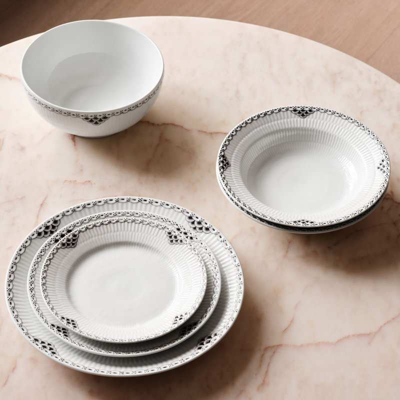 Black Lace Appetizer Plate 7.48"