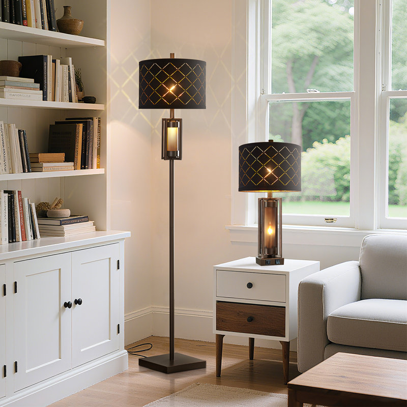 Lampe sur pied traditionnelle 63 po avec abat-jour en maille noire et veilleuse en verre fumé