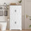 Armoire de salle de bain autoportante en bois de style campagnard 63,5 po Rocher avec 4 portes, armoire de rangement en bois avec tablettes réglables, blanc