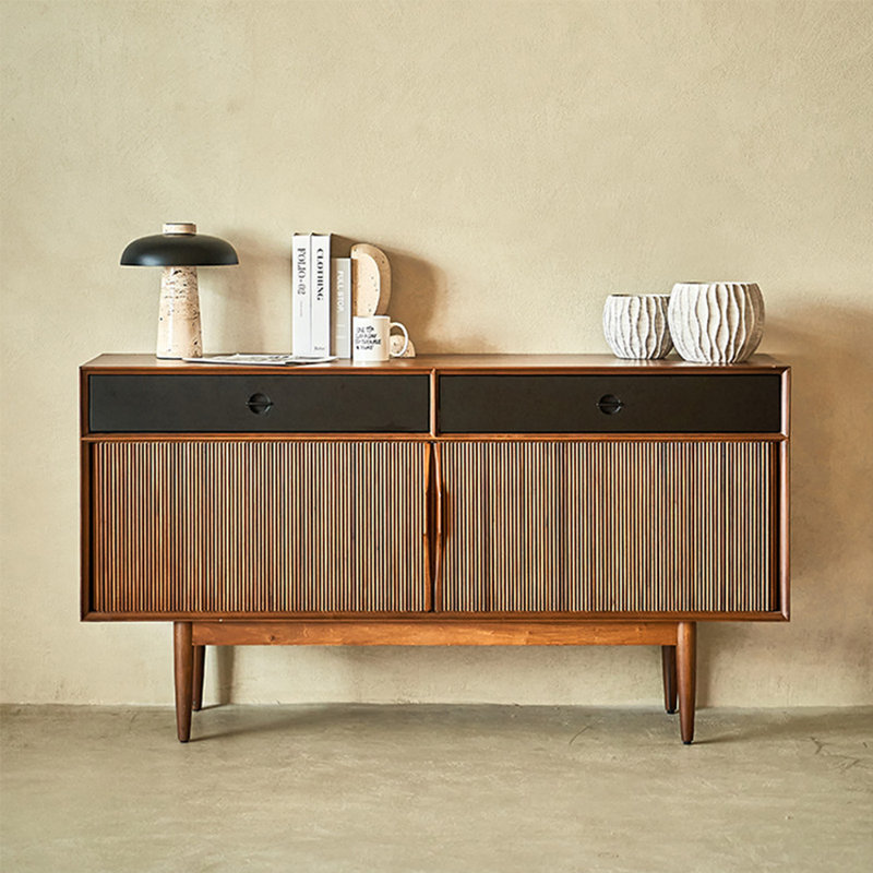 Un buffet en bois massif de style moyen, Brown