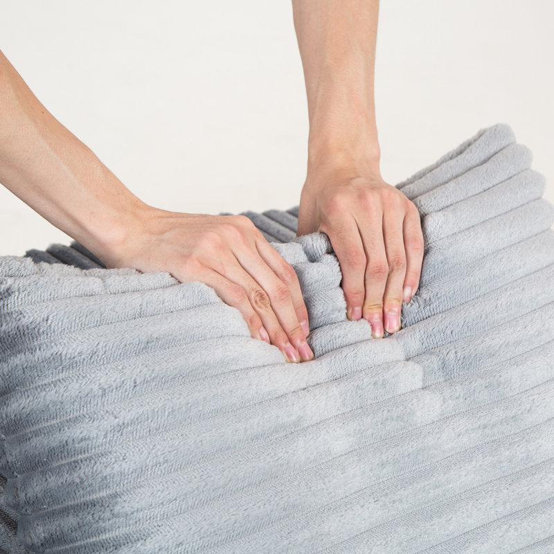 Fauteuil gris compressé avec tissu en velours côtelé, siège moelleux, coussins décoratifs pour plus de confort dans les espaces de vie