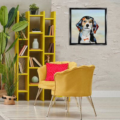 «Beagle with Bone Collar», art mural sur toile flottante noire, design par Sally Swatland