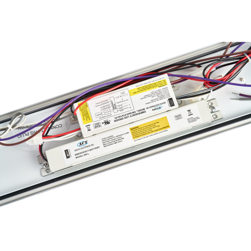 Lumière DEL 46 po étanche à la vapeur, capteur de mouvement avec secours d'urgence de 90 minutes, puissance humide, 55 W, 6 000 lumens, 120 à 277 V, 5 CCT, 0 à 10 V