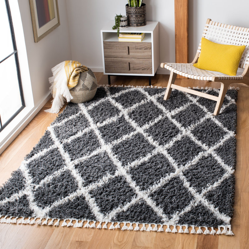 Chouchanik Geometric Hand Woven Area Rug, Rectangle 183 x 274 cm