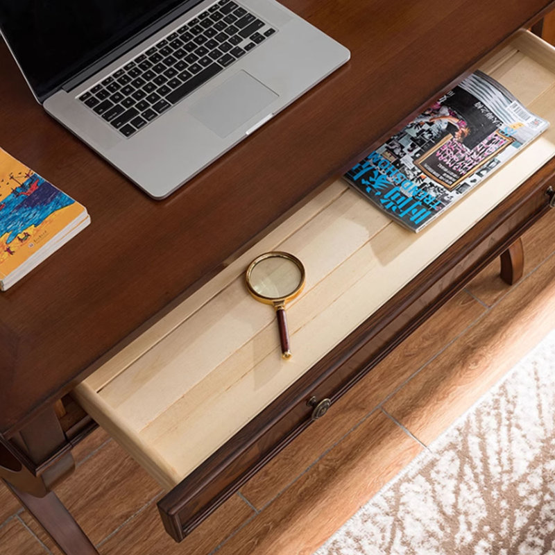 Un bureau en bois de chêne massif