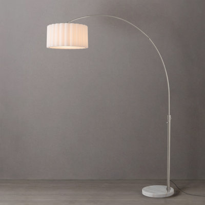 Lampe à arc 92 po Eichler - acier nickel satiné moderne, base en marbre blanc, abat-jour tambour en lin blanc, à intensité variable, ampoule incluse, designer Peter Morelli, conception de 1960