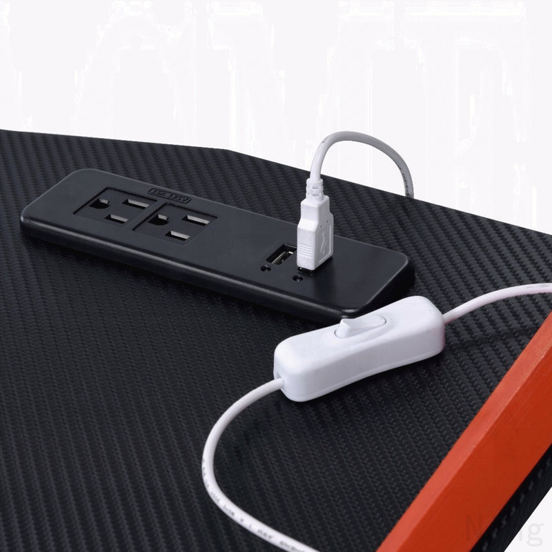 Bureau de jeu noir et rouge avec lumière DEL et port USB