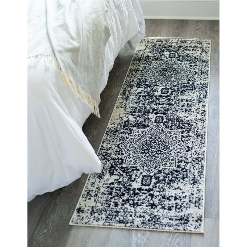 Malynn Oriental Indoor Rug, Runner 2'7" x 12'2"