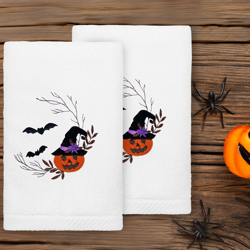 The Holiday Aisle® PUMPKIN HEAD - Ensemble de 2 essuie-mains brodés de luxe 100% coton turc, Blanc / Blanc