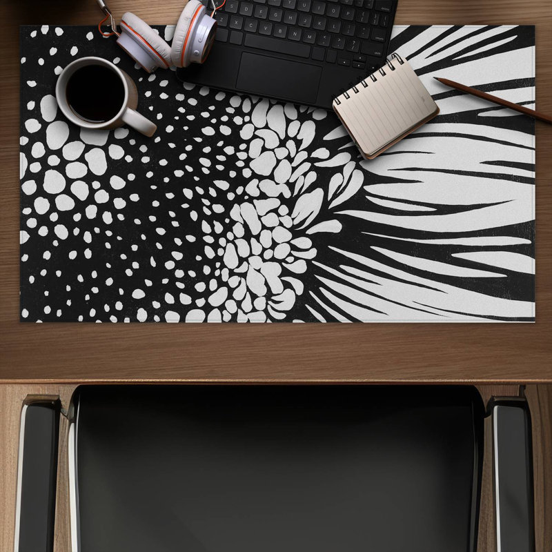 Gerbera flower - 14.00"x24.25" Desk mat