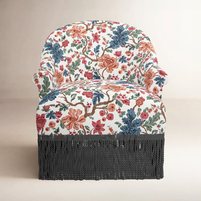 Fauteuil demi-tonneau en coton avec accoudoirs roulés encastrés et pieds en bois massif Callie