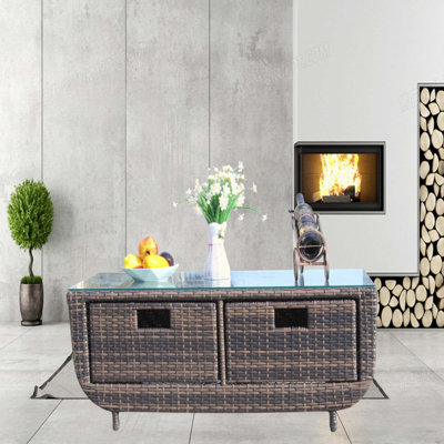 Table basse durable en verre trempé avec rotin en PE et structure en acier, parfaite pour les espaces de vie modernes à l'extérieur.