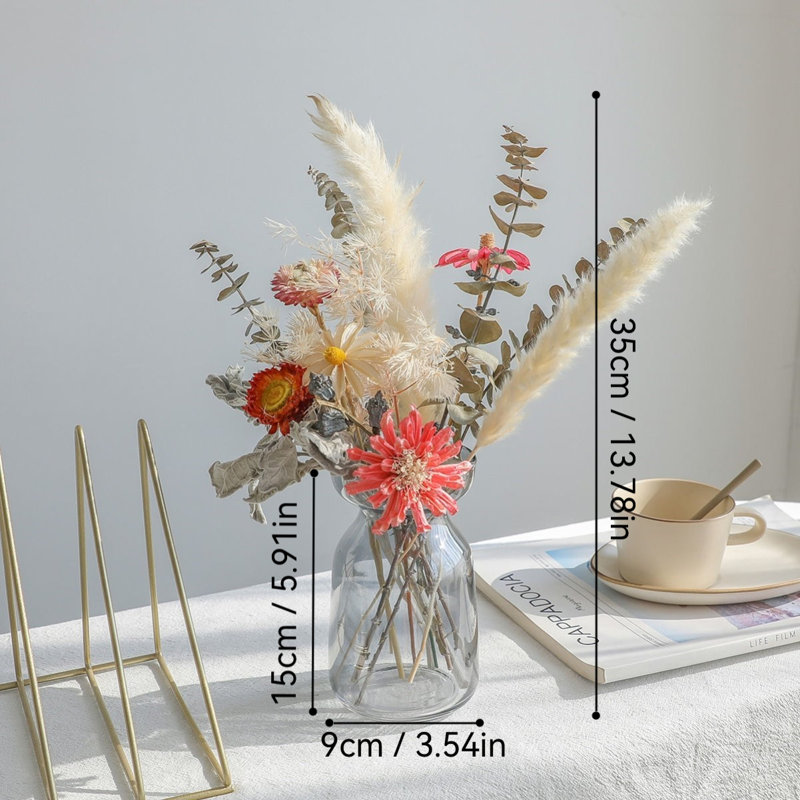 Décoration de vase et fleur simulée