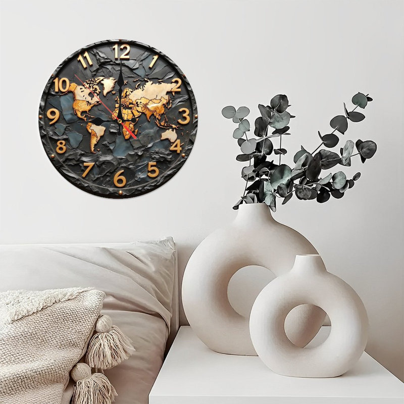 Horloge murale carte du monde en deux dimensions avec décorations dorées