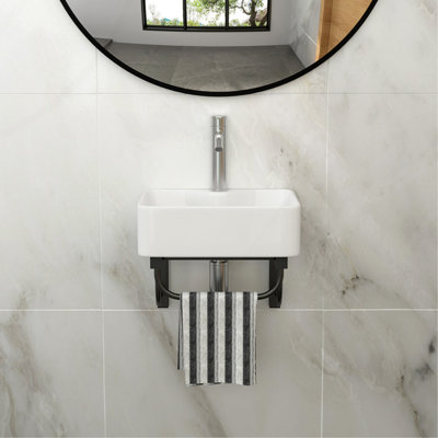 Lavabo de salle de bain mural rectangulaire en céramique 16 po x 12 po avec barre à serviettes noire et trou pour robinet