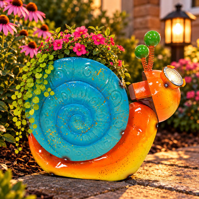 Pot en métal et lumière solaire