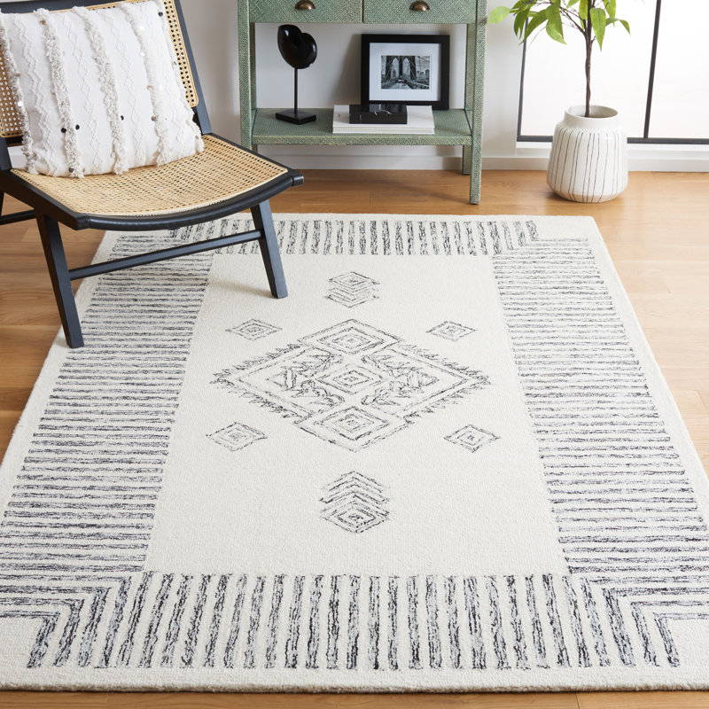 Lavardens Hand Tufted Wool/Cotton Oriental Rug in Black/Ivory, Rectangle 5' x 8'